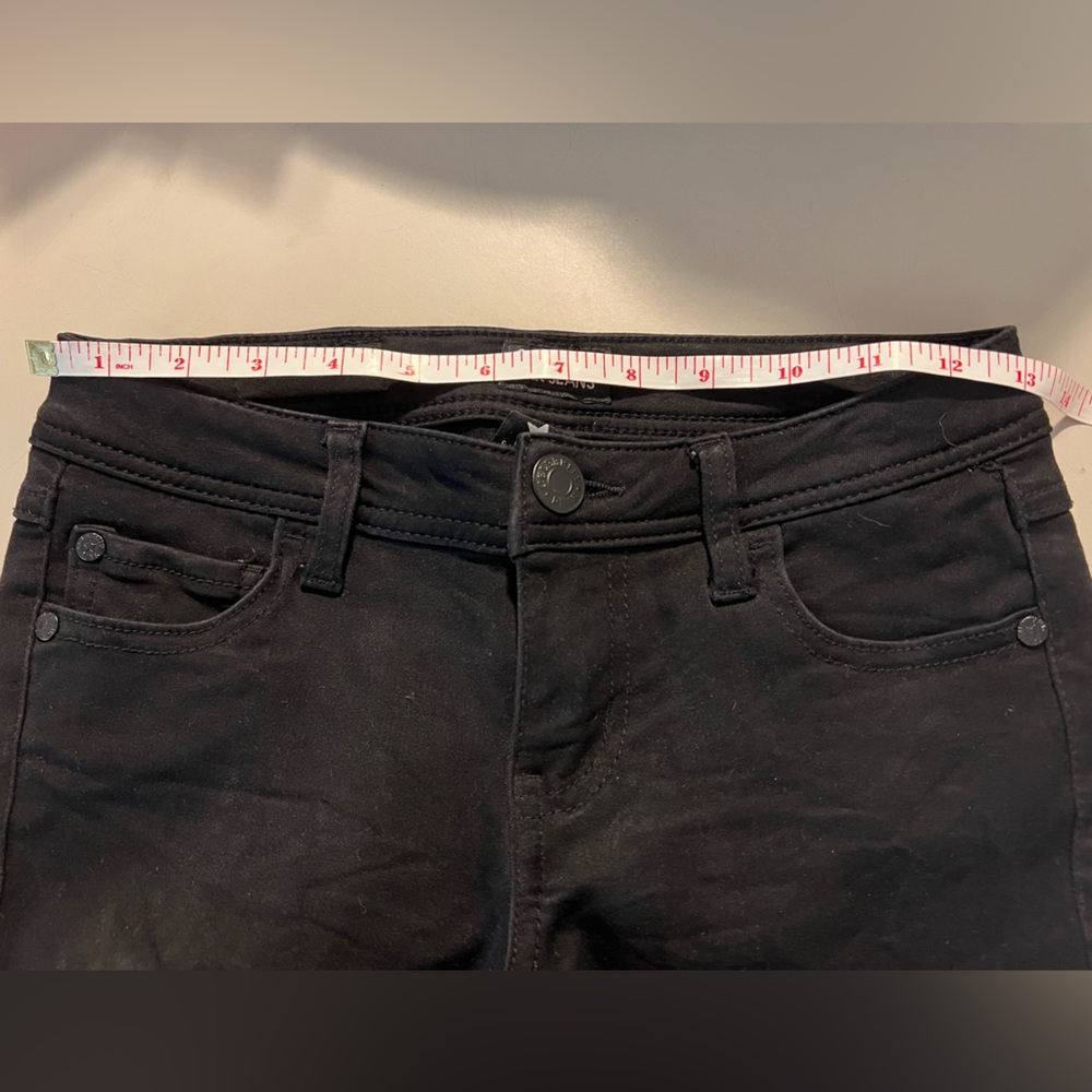 Celebrity Pink Black Low Rise Capri Jeans - Picture 5 of 6